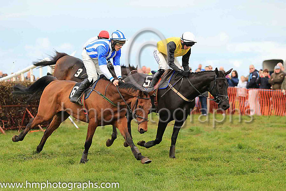 03rd THE BANTOWN LANE (GB) and B G Crawford ( 6 , WHITE  LIGHT BLUE STRIPES; white  light blue striped sleeves; white  light blue striped cap ) Trainer: S.R.B. Crawford,, Owner : Dermot Owens