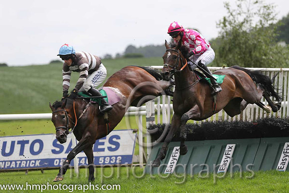 05 Graney Town & B Hayes - 5th (3, White, tan hoops) & 03 Virgil Hilts & P D Kennedy - 3rd (4, pink, white diamonds)AA1V0669