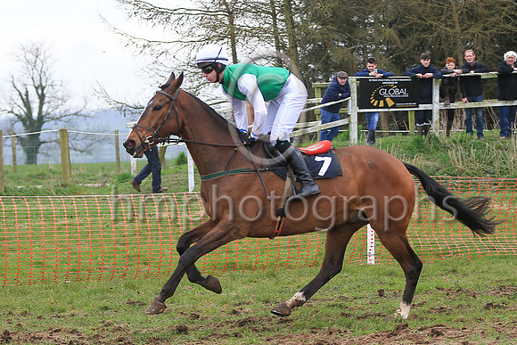 01st MILAN FLYER and PG McGuigan ( 7 , EMERALD GREEN; white sleeves; white cap ) Trainer: Gary McGill , Owner : Oran McGill