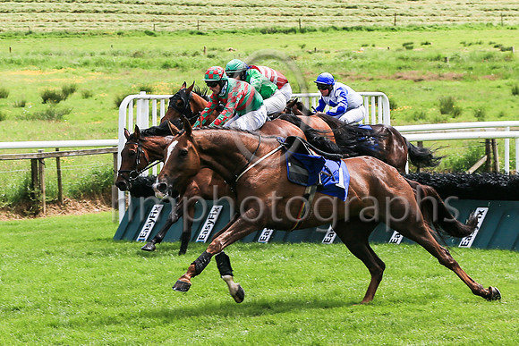 01st Arizona Flyer  ( 3 , green  red hoops ) Trainer - M Winters , Owner - Thomas McNulty