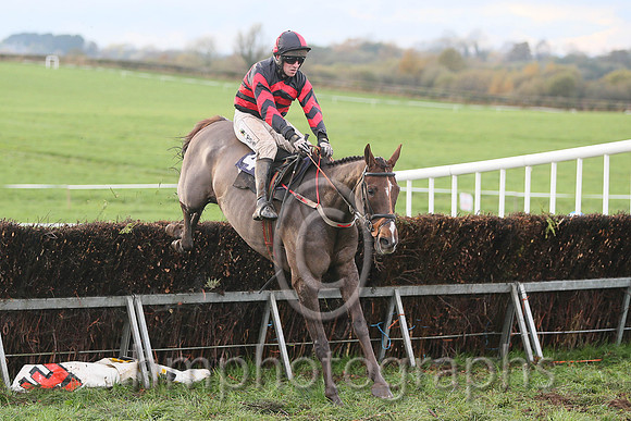01st YOU MUST KNOW ME and B O'Neill ( 4 , RED,black chevrons; red,black chevrons sleeves; red  black qtd cap ) Trainer: D.M. Christie,, Owner : Alistair Corrigan