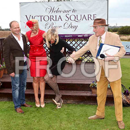 Hugh Black Manager of Victoria Square and Alison Campbell supported by COurse COmmentator Robert McCarthy with a finalist in the Best Dressed Lady Competition - IMG_9591-e