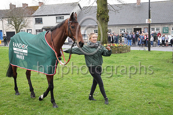 Balnaslow and groom Sophie Bell at Parkgate - FT8E3408
