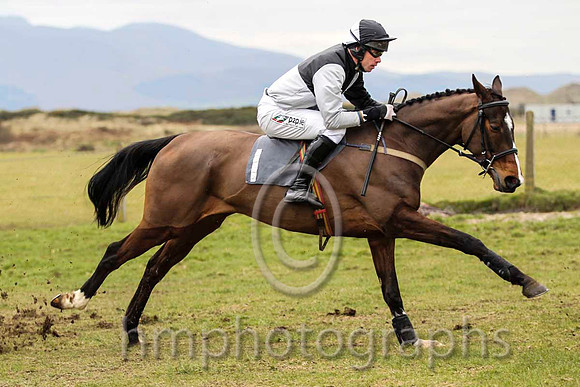 04 Butlersbridge & Derek O'Connor - 4th (1,black and white qtrd ) - FT8E0732-16