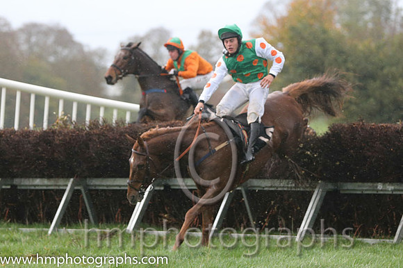 05 Nells apache and R James - - 05th (14 ,white and dark green halvd ) Trainer - Donnchadh Doyle
