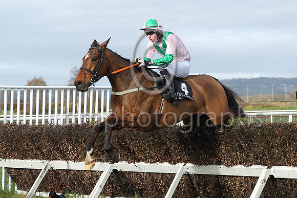 01st Goose Man and Mr Pat Taaffe7 ( 4 , pink, green chevron ) Trainer - T J Taaffe , Owner - Mrs Fitri Hay