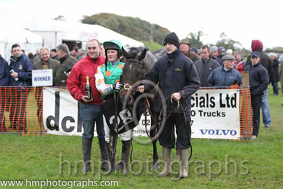 01 Lawless Island & R A Latta - winner (28, emerald green, orange spots) - FT8E9416-63