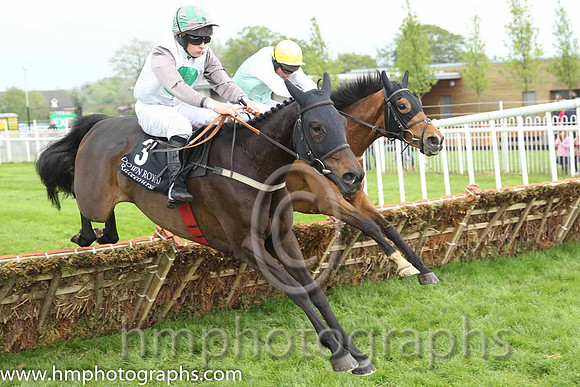 03 QuickAsYouCan & B R Dalton - 3rd (3, white, emerald green disc ) &04 Guiding George & B M Cash - 4th (1, light green, white sleeves) - CU2D1731-26