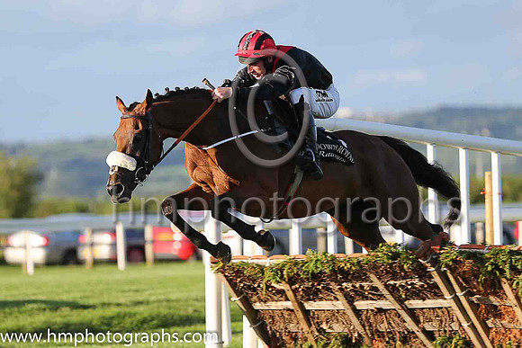 01st Peregrine Run and Roger Loughran (4, black, red sash) , trainer Peter Fahey