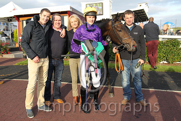 01st Whizzzey Rascal ( 10 , purple, yellow cap ) and F.Maguire (7) - Trainer : Miss Elizabeth Doyle - Owner : BK Racing Partnership