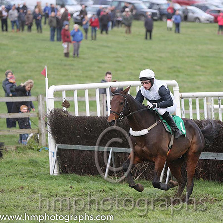 01 Remember The Past and J E Flynn - - 01st (4 ,white, black hoop, white cap ) Trainer - Lester W Doran