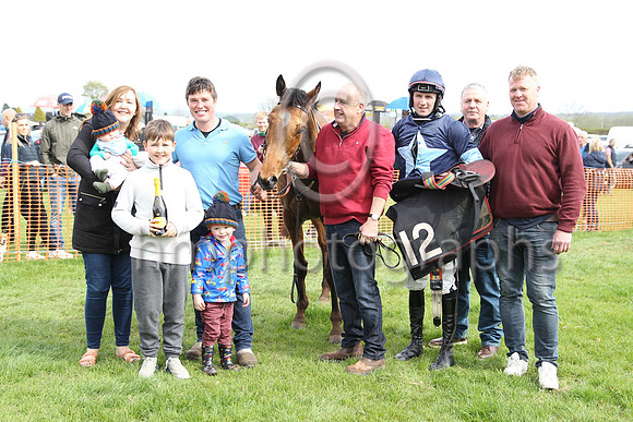 01st SHECOULDBEANYTHING and D G Lavery ( 12 , NAVY,light blue star; navy sleeves,light blue armlet; navy cap,light blue star ) Trainer: Patrick Eugene Turley,, Owner : Declan Lavery
