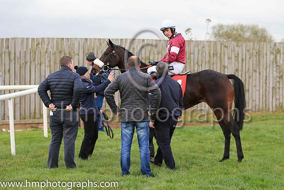 02nd Apple's Jade and R Walsh ( 4 , maroon, white star, white cap ) Trainer - G Elliott , Owner - Gigginstown House Stud