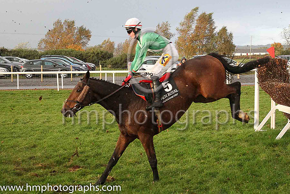 08th Mitebeall Forluck and D Meyler ( 5 , light green , white cross sashes ) Trainer - A L T Moore , Owner - C Hanbury