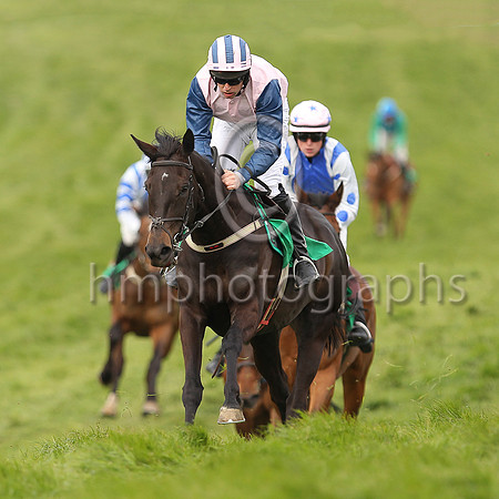 01st MOLLYKING and M J O'Hare ( 11 , PINK; blue sleeves; pink  blue striped cap ) Trainer: J.G. Cosgrave , Owner : Racing Carnglave