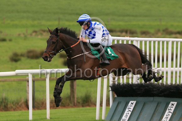01st BUILDING BRIDGESand Mr O. McGill (7) ( 4 , blue and white check ) Trainer - GARY MCGILL , Owner - Taphouse Syndicate