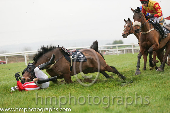 08 Kerrib Castle and Mr M McConville - F - 08th (3 ,red and white stripes ) Trainer - Stephen McConville