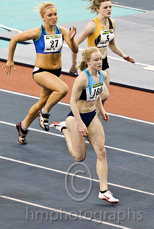 Catherine McManus (27) Celtic DCH AC , Loiuse Holmes (5) Kilkenny City Harriers & Amy Foster (160) University of Ulster - 2nd - Senior Woman's 60m -CU2D3571-e