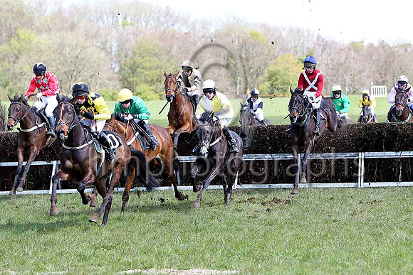 DreamsOfTheTheatre (13 white and yellow qtrs) & B O'Neill - winner - FT8E2207-e