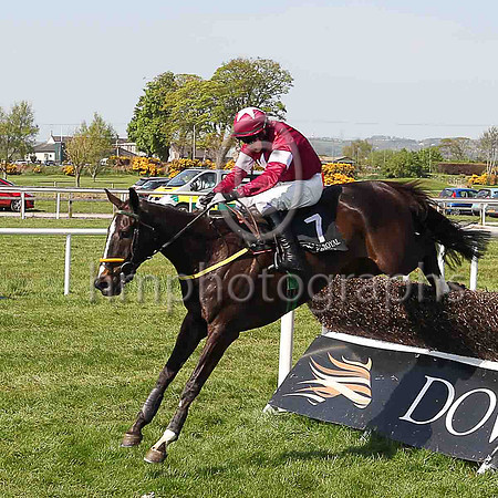 03rd Rise Of An Empire and B J Cooper ( 7 , maroon, white star, maroon cap ) Trainer - N Meade , Owner - Gigginstown House Stud