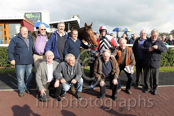 01st Urban Dusk ( 2 , white and black chevrons ) and D.R. Fox - Trainer : Mark Michael McNiff - Owner : Sligo Racing Club