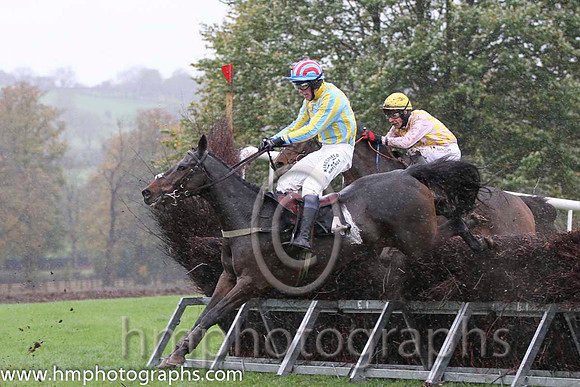 01 Mercers Court & P E Turley - winner (4, light blue and yellow stripes ) & 15 Saint Bede & B G Crawford - PU (21, pink and yellow check) - FT8E9510-15