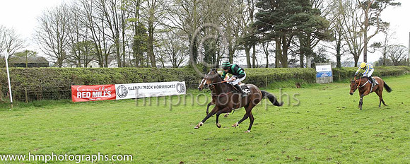 01st YEAH MAN and J W Hendrick ( 45 , BLACK,emerald green epaulettes; black  emerald green hooped sleeves; black  emerald green hooped cap ) Trainer: Cormac Doyle , Owner : Partnership Monbeg Farm Rac