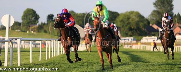 03rd Dreamz and J.L. Gleeson(7) (10 ,white, white and maroon striped sleeves ), Trainer:Brian Nolan , Owner:Brian Martin O'Connor/Ms. Mary B. Kinsella