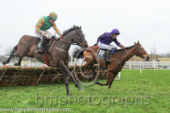 01 Gold Not Silver & D N Russell - winners (8, emerald green) & 02 Court Jester & J S McGarvey - 2nd (10, purple) - CU2D0681-8