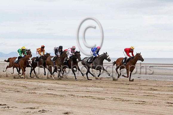 Smoky Cloud in the lead, Winner, Jockey D E Mullins -FT8E4093-e2