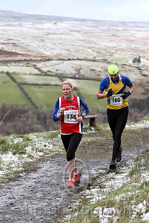Geraldine Quigley , Larne AC - 8th Woman in 46.44 - FT8E8191-e