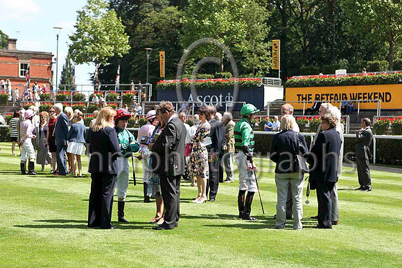 R2 - Last Minute instructions in the parage ring at Ascot - IMG_9869-e
