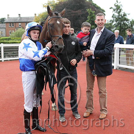01st Scenic Star ( 6 , royal blue  white qtrd ) and G.J. Phillips - Trainer : Gavin Cromwell - Owner : Eugene A. Bourke
