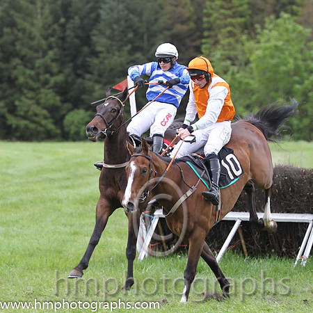 02 BillyBuff & R James - 2nd (11,yellow, yellow maroon striped sleeves ) & 01 KnockYourSocksOff & J J Codd - winners (10, orange, white epaulettes ) - FT8E6672-43