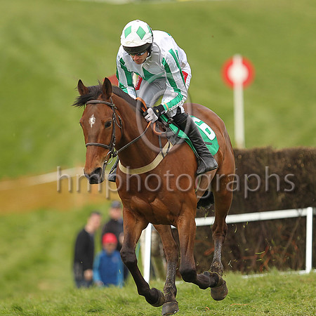 01st ISLE ROAD and Derek O'Connor ( 6 , WHITE,green star; white  green striped sleeves; white cap,green diamonds ) Trainer: Jason Cairns , Owner : Frank McClean