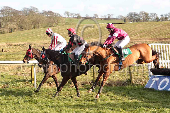 Sky Pilot (6 white red striped sleeves) & B J Cooper - 2nd,  Paddysparks ( 4 black large red spots) & D J Howard - 7th & Undone (8 Maroon white star) & M N Doran - Winner -     CU2D0467-e