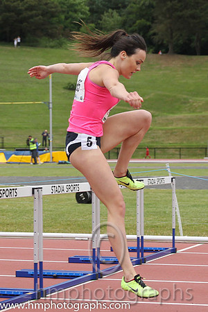 Christine McMahon (pink) Ballymena & Antrim AC 3rd in 58.85 - FT8E9707-2