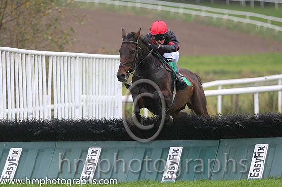 01 SomethingPrecious and D J Howard - - 01st (8 ,Black, three red spots ) Trainer - Daniel Howard