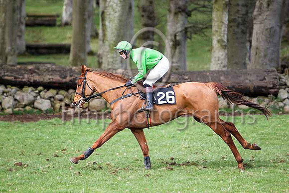 Third Race - Gris Lord (26) 4th Div 1, jockey M J Henry- CU2D7084-e