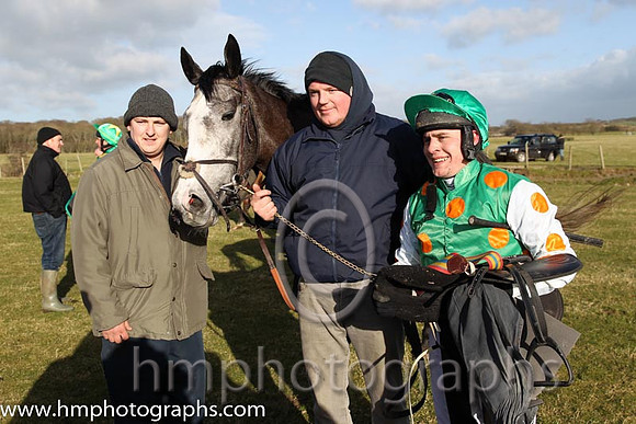 01 Monbeg Rose  R James - Trainer : Donnchadh Doyle, Green, orange spots