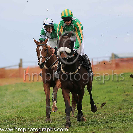 03rd HAZINOWINGS and M J O'Hare ( 7 , EMERALD GREEN,white stars; emerald green  yellow striped sleeves; emerald green  yellow striped cap ) Trainer: Dermot McLoughlin,, Owner : Thomas Carey