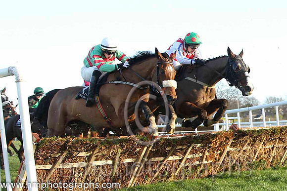 04 MasterOfDeception & P D Kennedy - 4th (7, green and red hoops) & 18 Ad Man & Ross Geraghty - 18th (1, white and red diamonds ) - CU2D9795-31