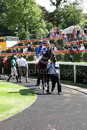 R2 - Frankie Dettori & Willing Foe in the parade ring at Ascot - IMG_9870-e