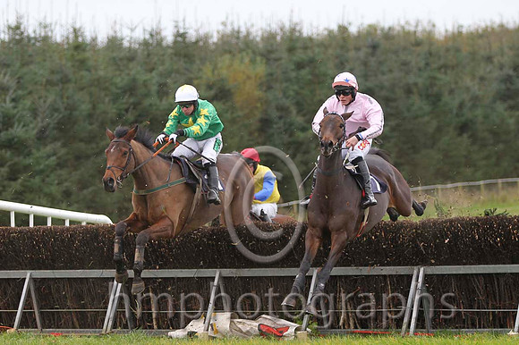 08 MerryWesterner & J P Mckeown - 8th (11, emerald green, yellow star ) & 01 Abbey Grey & R James - winner (7, pink, grey stars) - FT8E0560-8