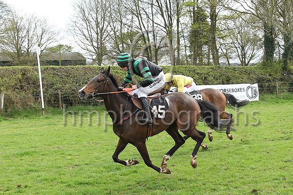 01st YEAH MAN and J W Hendrick ( 45 , BLACK,emerald green epaulettes; black  emerald green hooped sleeves; black  emerald green hooped cap ) Trainer: Cormac Doyle , Owner : Partnership Monbeg Farm Ra