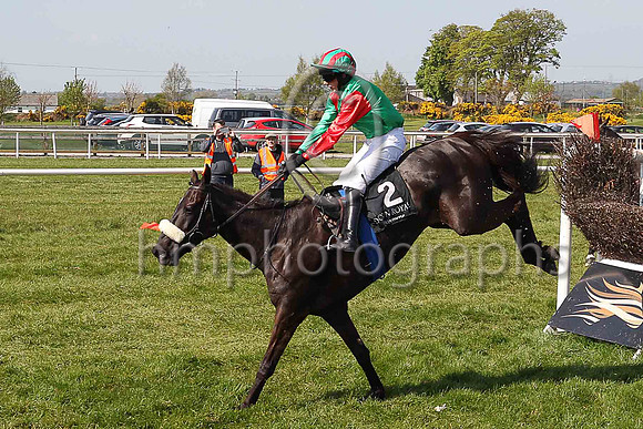 05th Chelate and C D Maxwell ( 2 , emerald green and red hlvd ) Trainer - T G McCourt , Owner - John G Byrne