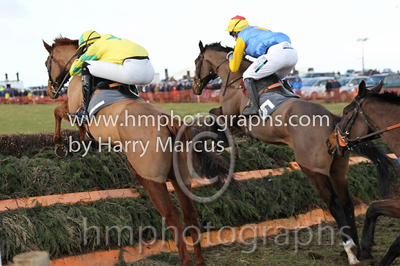 01 Muirhead  Derek O'Connor - Trainer : S R B Crawford, Blue, yellow diamond