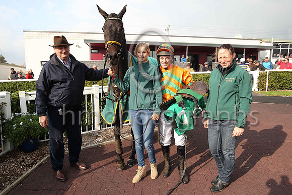 01st Mahler Ten and S W Flanagan ( 7 , orange and emerald green chevrons ) Trainer - N Meade , Owner - Robert Watson  Edward J Conroy