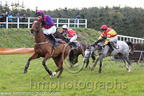 01 Whats Left & J J Codd - winner (16, white, red sash) & 07 Sea Bear & J C Barry - 7th (13, yellow, red cross belts ) - FT8E0864-33