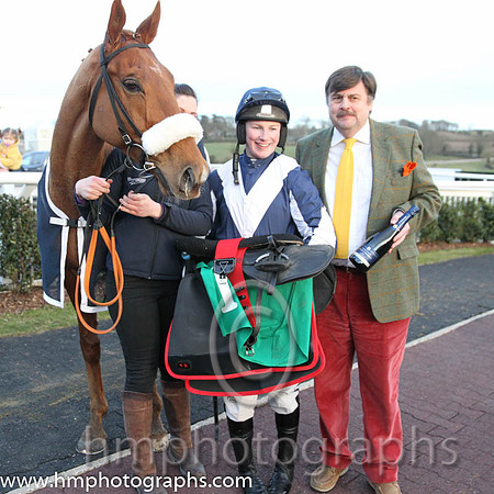 01 Alberta and N. Carberry - Trainer: Gordon Elliott - Owner: Cullentra Racing Syndicate ( blue, white chevron ) and Tolson Sherwood Managing Director of Post Nosh sponsors of the race